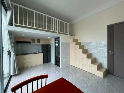 His apartment is 40 M2 wide, 2M high, T3 station.