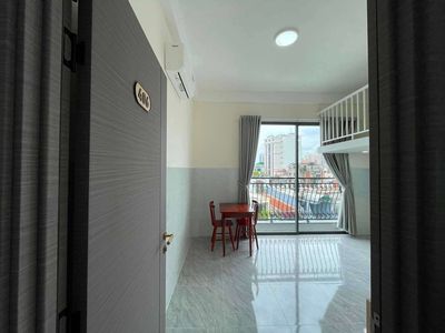 His apartment is 40 M2 wide, 2M high, T3 station.