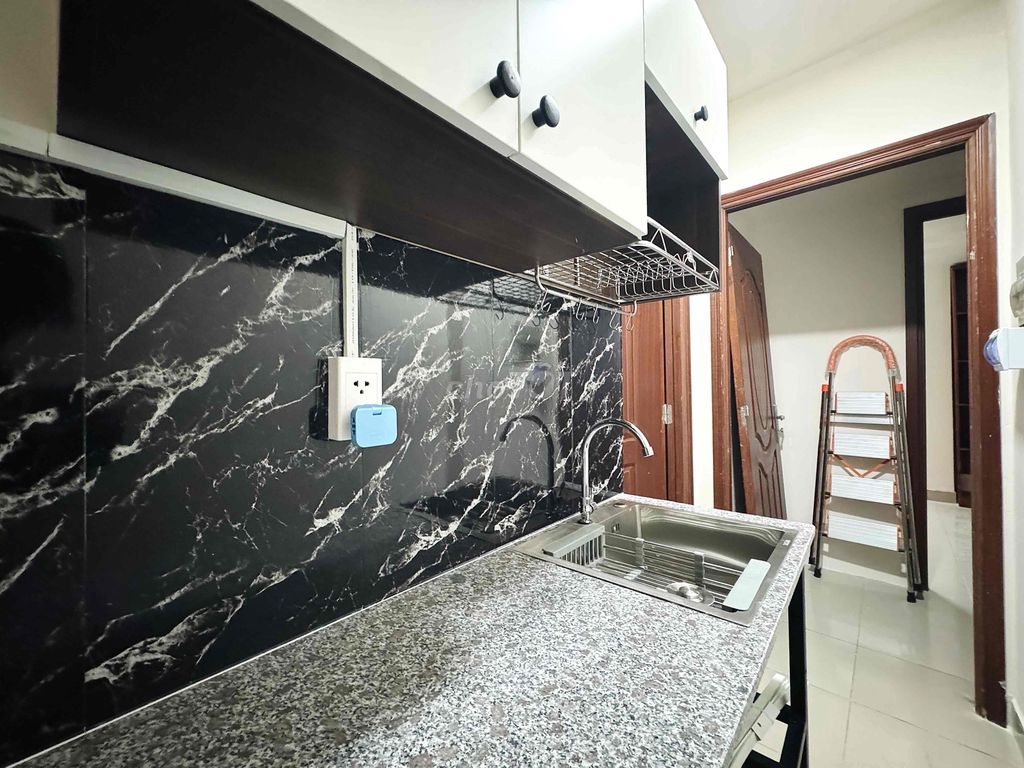 Rent the apartment. A whole new interior room. 100% right here at the University of the 10th.