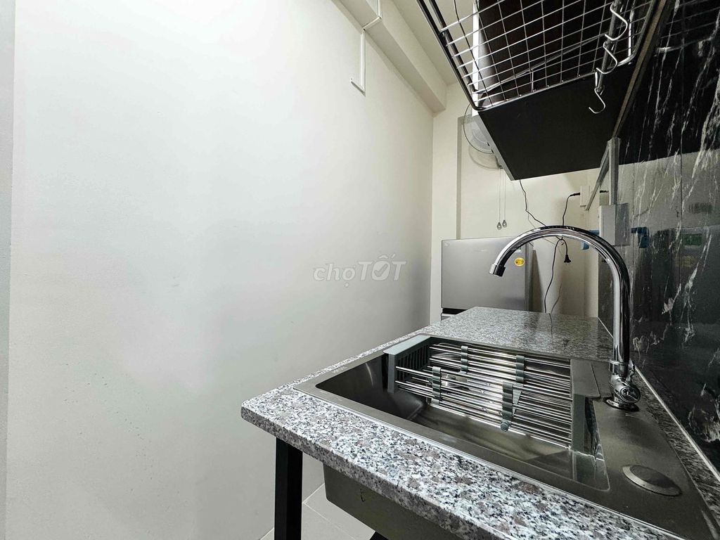 Rent the apartment. A whole new interior room. 100% right here at the University of the 10th.
