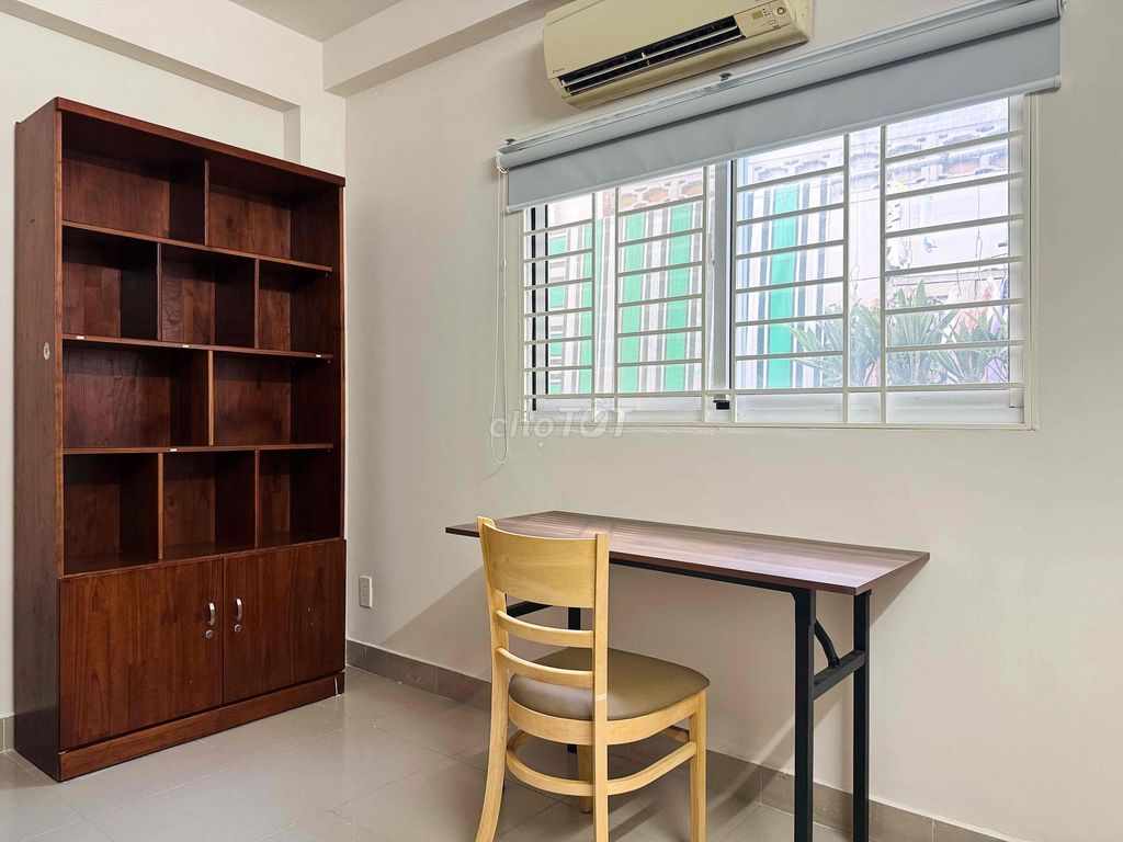 Rent the apartment. A whole new interior room. 100% right here at the University of the 10th.
