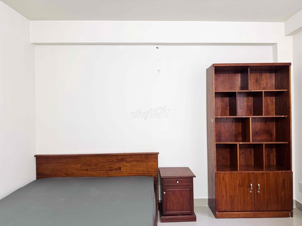 Rent the apartment. A whole new interior room. 100% right here at the University of the 10th.