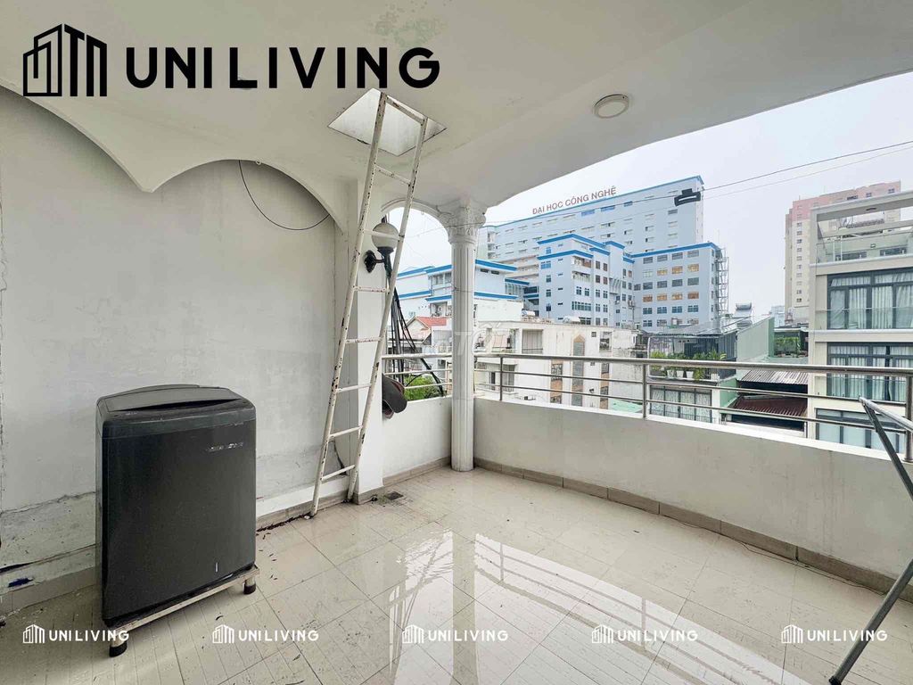 The D2 Grand Street Room has interiors, big balconys, private washing machines.
