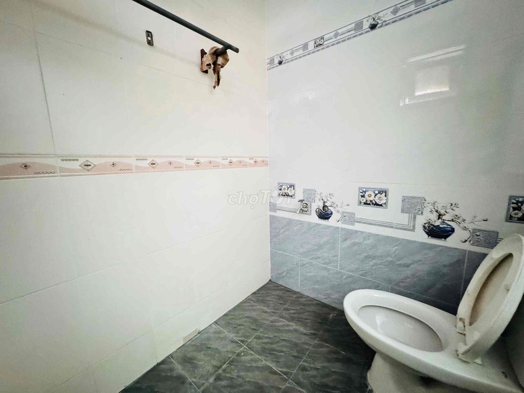Open the apartment. Two bedrooms. 80 meters.