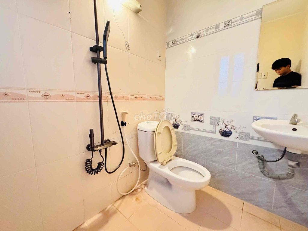 Open the apartment. Two bedrooms. 80 meters.