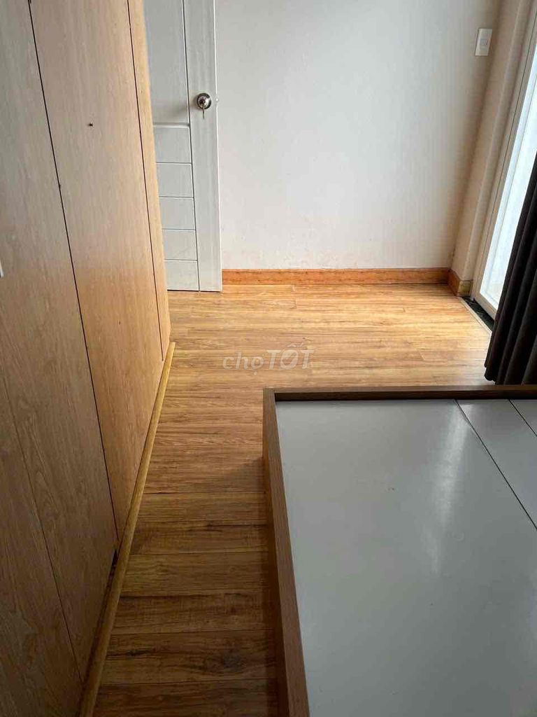 The United States: Three bedrooms. Three toilets. Nice clean house with video. 13 million.