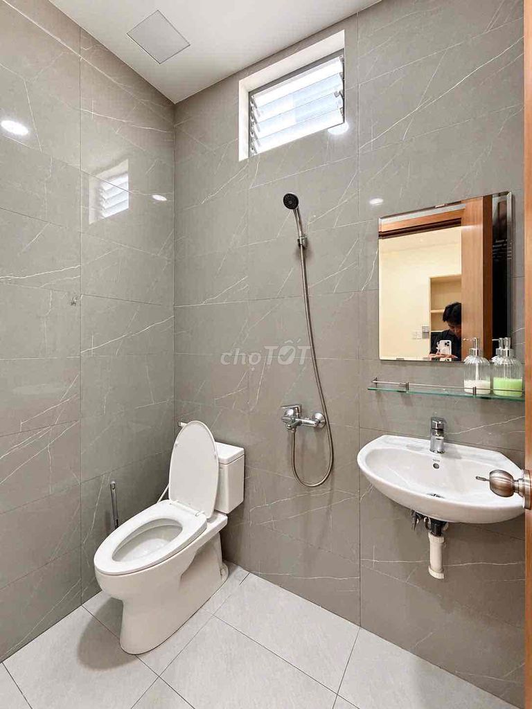 It's a nice place like a hotel - a very soft price for a quick tenant!