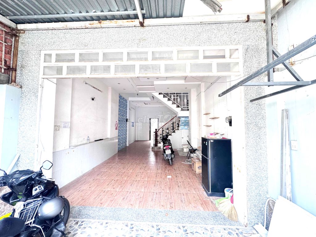 Rent the entire apartment in the alley.