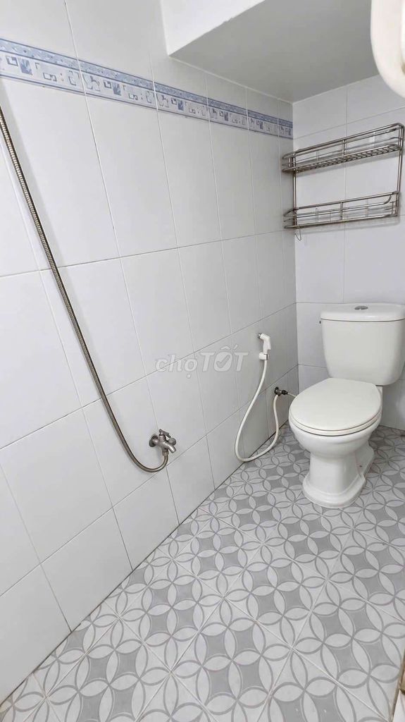 Masters, two-story bedrooms, three-car toilets.