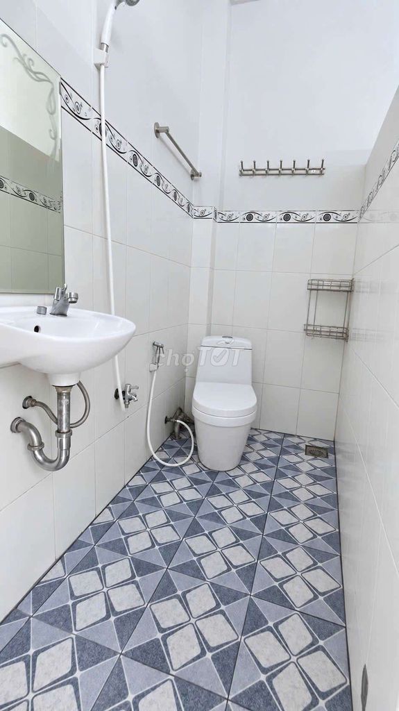 Masters, two-story bedrooms, three-car toilets.