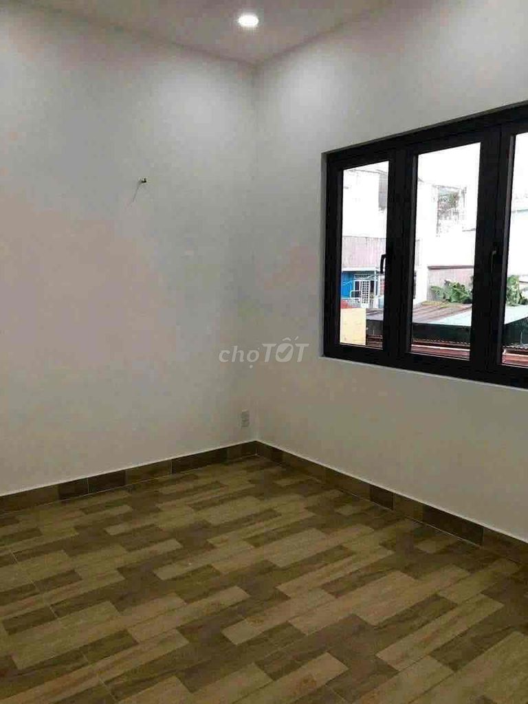 The alleyhouse is parked at three bedrooms. Four Lê Đức Thọ toilets.