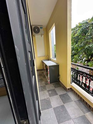 Rent the Phạm Hùng room in place.