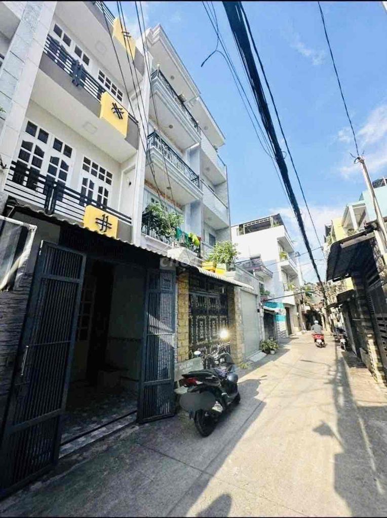 Three stories up, five-and-a-half trafficway, 100 meters out of the Bùi Minh Trực.