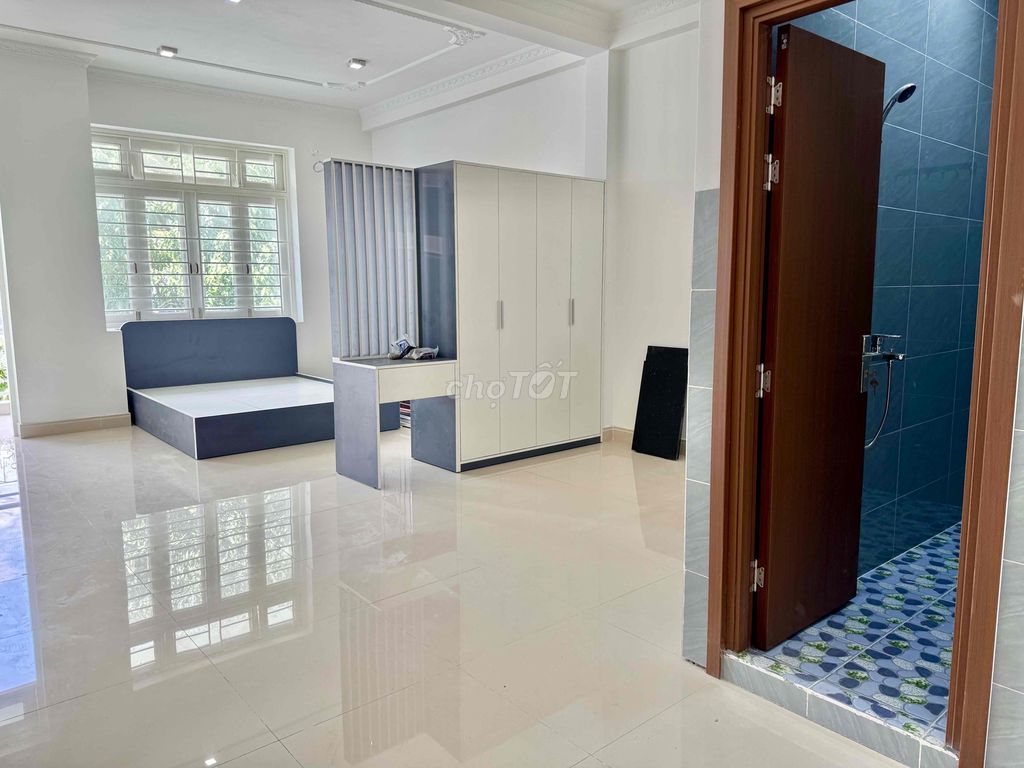 - The new super-wide balcony room - 7 District 8 is 5.5 million.