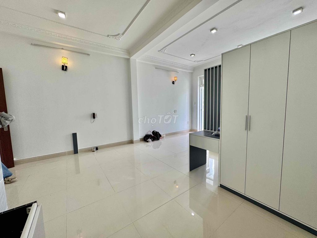 - The new super-wide balcony room - 7 District 8 is 5.5 million.