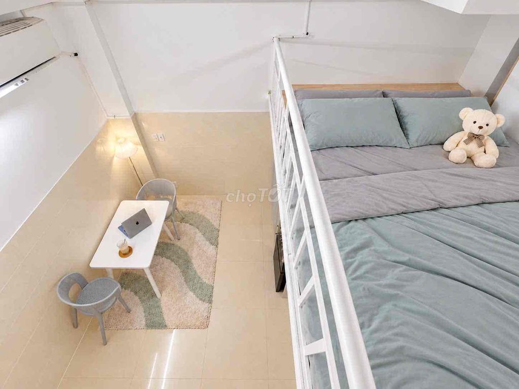 Cheapest rent hotel room at the most modern-painted airport - full interior