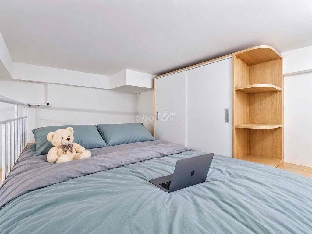 Cheapest rent hotel room at the most modern-painted airport - full interior