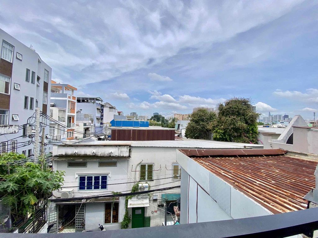 Rent the super-split window balcony-- Dương Bá Trạc District 8, 4.9 million.