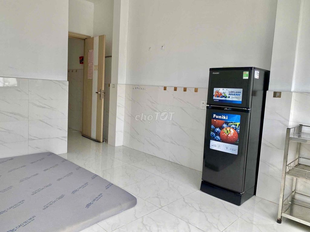 Rent the super-split window balcony-- Dương Bá Trạc District 8, 4.9 million.
