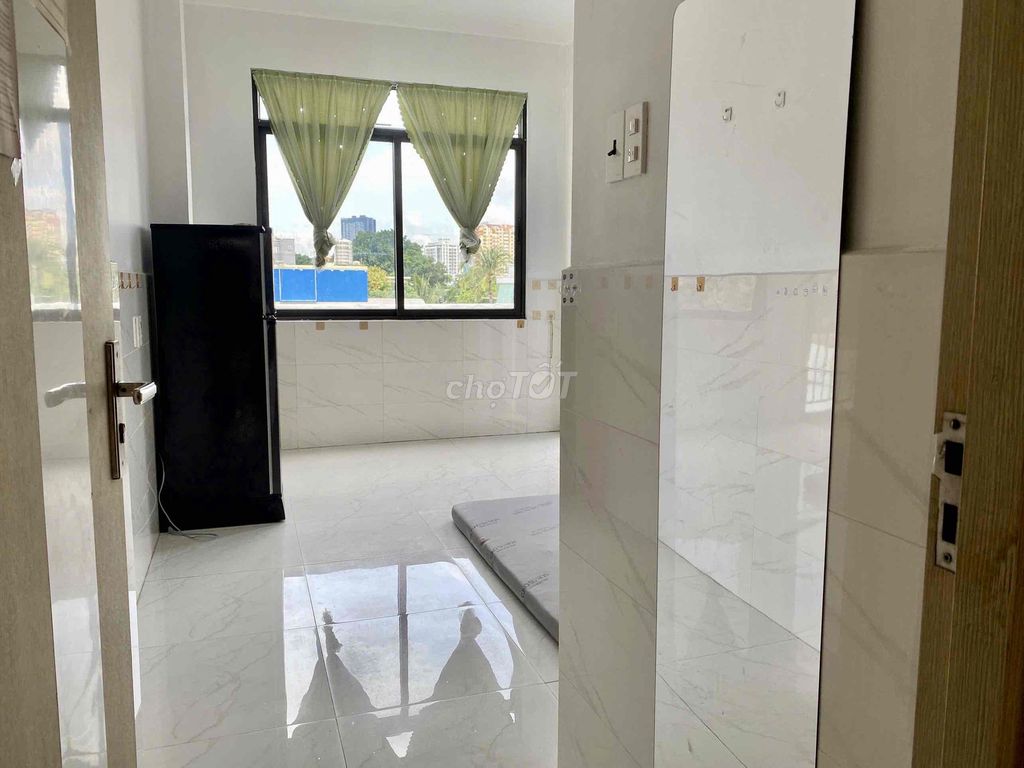 Rent the super-split window balcony-- Dương Bá Trạc District 8, 4.9 million.