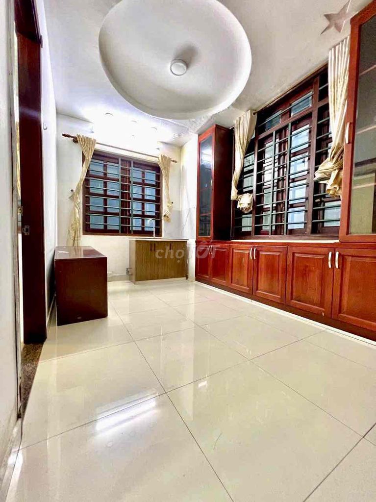 Tạ Quang Bửu interior area 8-- 1 bedroom at 6 million7 wide