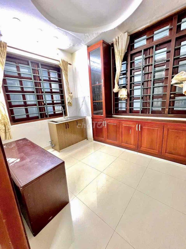 Tạ Quang Bửu interior area 8-- 1 bedroom at 6 million7 wide