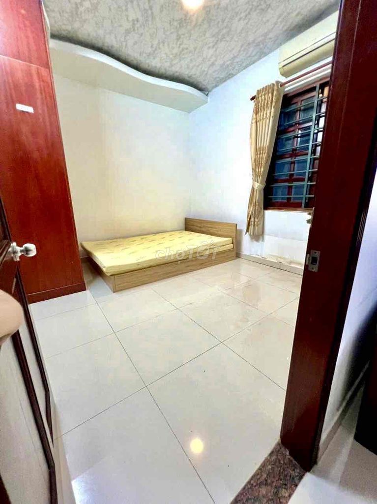 Tạ Quang Bửu interior area 8-- 1 bedroom at 6 million7 wide