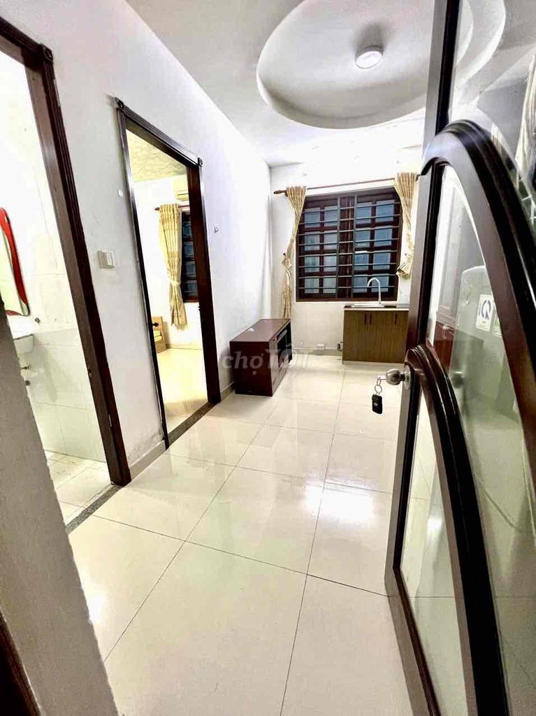 Tạ Quang Bửu interior area 8-- 1 bedroom at 6 million7 wide