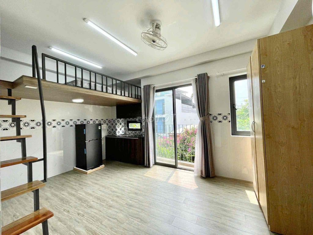 Rent a room with cheap balcony guards at the University of Lang Gò Vấp.