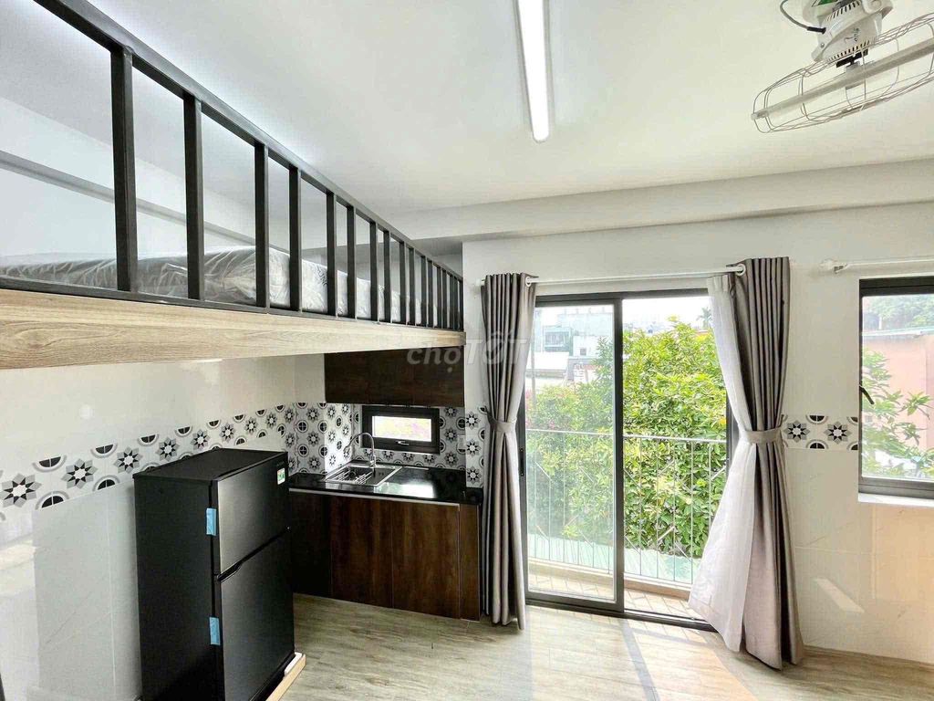Rent a room with cheap balcony guards at the University of Lang Gò Vấp.