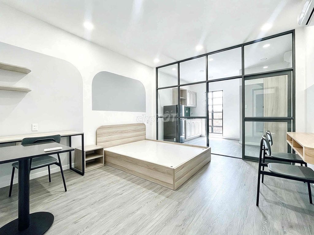 Rent the apartment. One bedroom. 30 meters. There's a washing machine in front of Nguyễn Gia Trí.