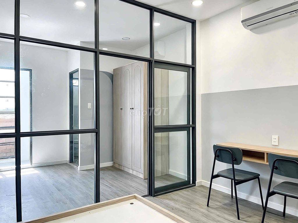 Rent the apartment. One bedroom. 30 meters. There's a washing machine in front of Nguyễn Gia Trí.