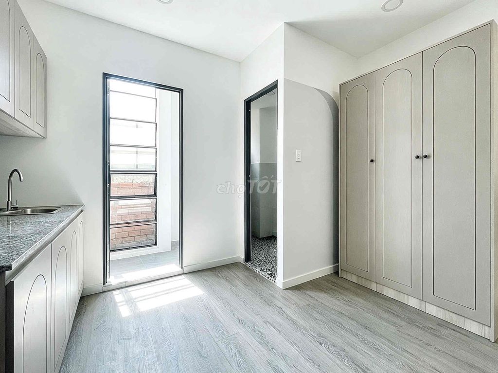 Rent the apartment. One bedroom. 30 meters. There's a washing machine in front of Nguyễn Gia Trí.