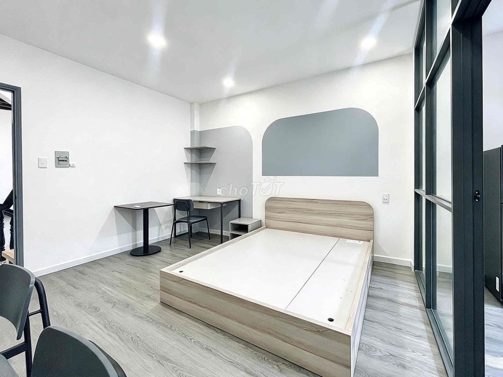 Rent the apartment. One bedroom. 30 meters. There's a washing machine in front of Nguyễn Gia Trí.