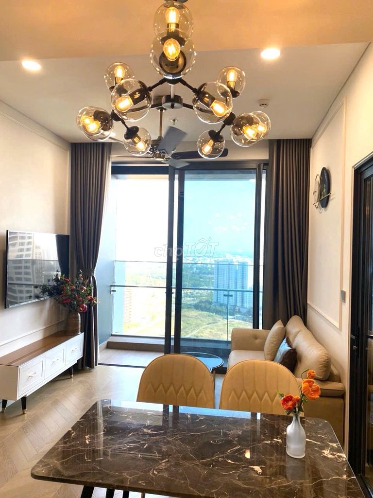 It's Master Cho who rents a bedroom.