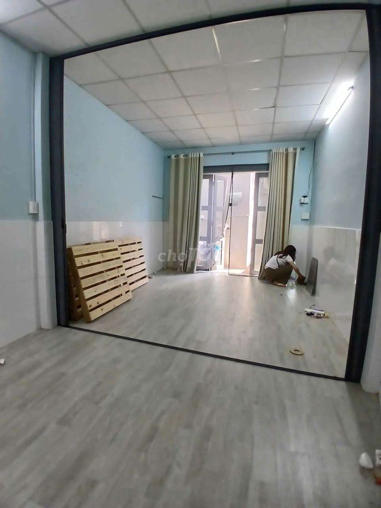 Rent the entire Nguyễn Khoái alley near the best literary bridge.