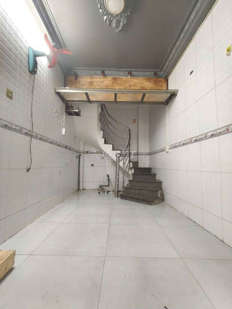 3 rooms.