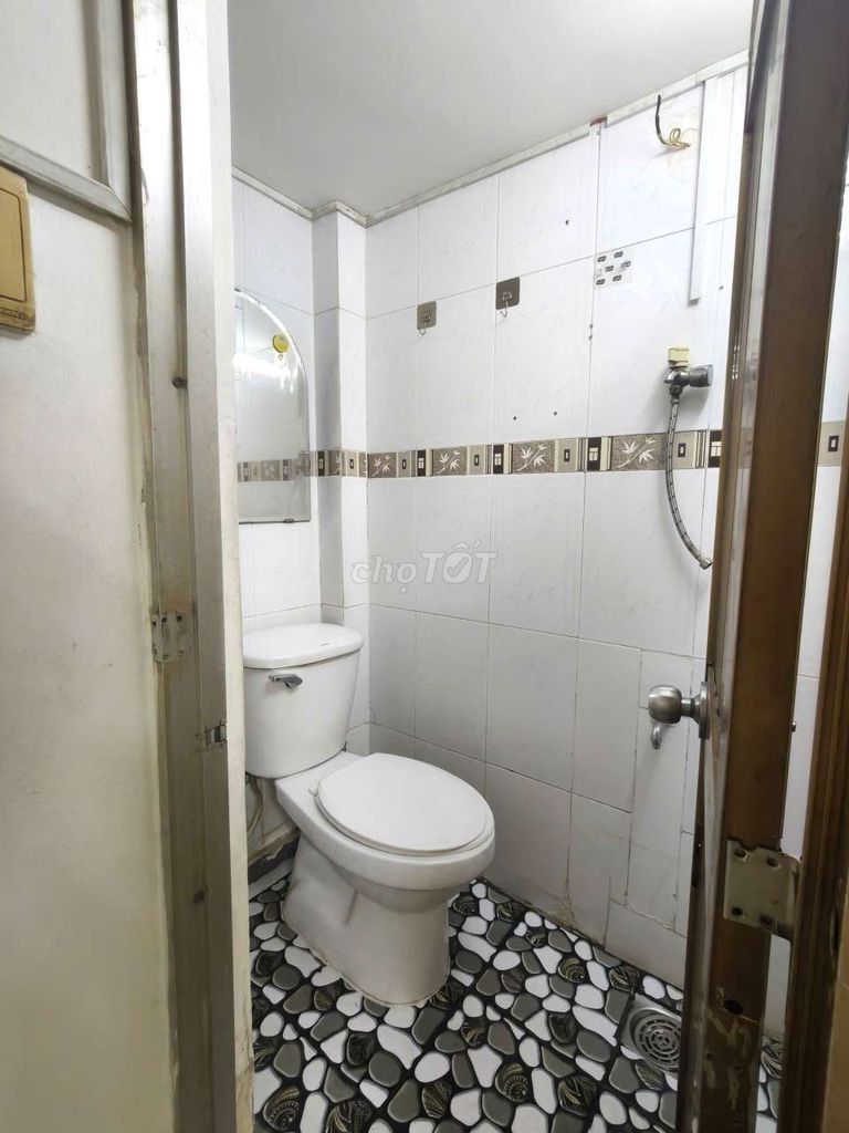 3 rooms.