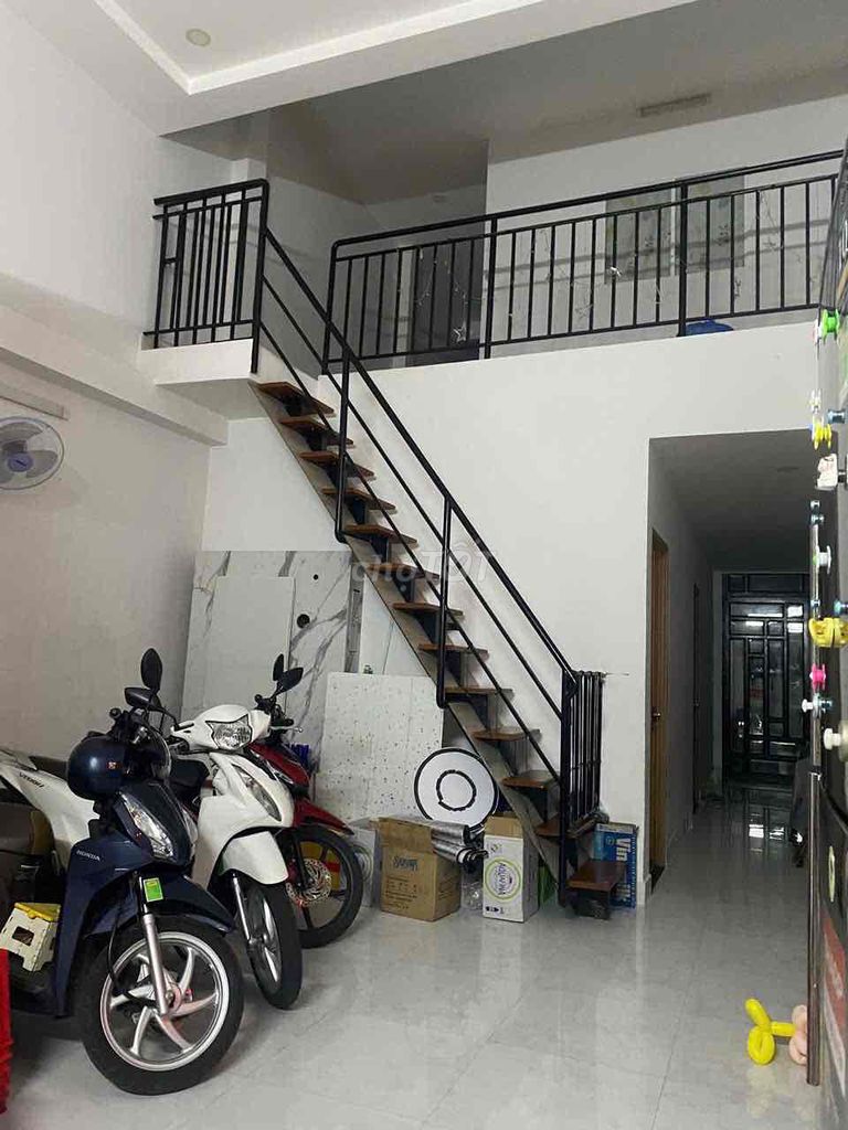 Rent the original 5*20 meters 12 million a month.