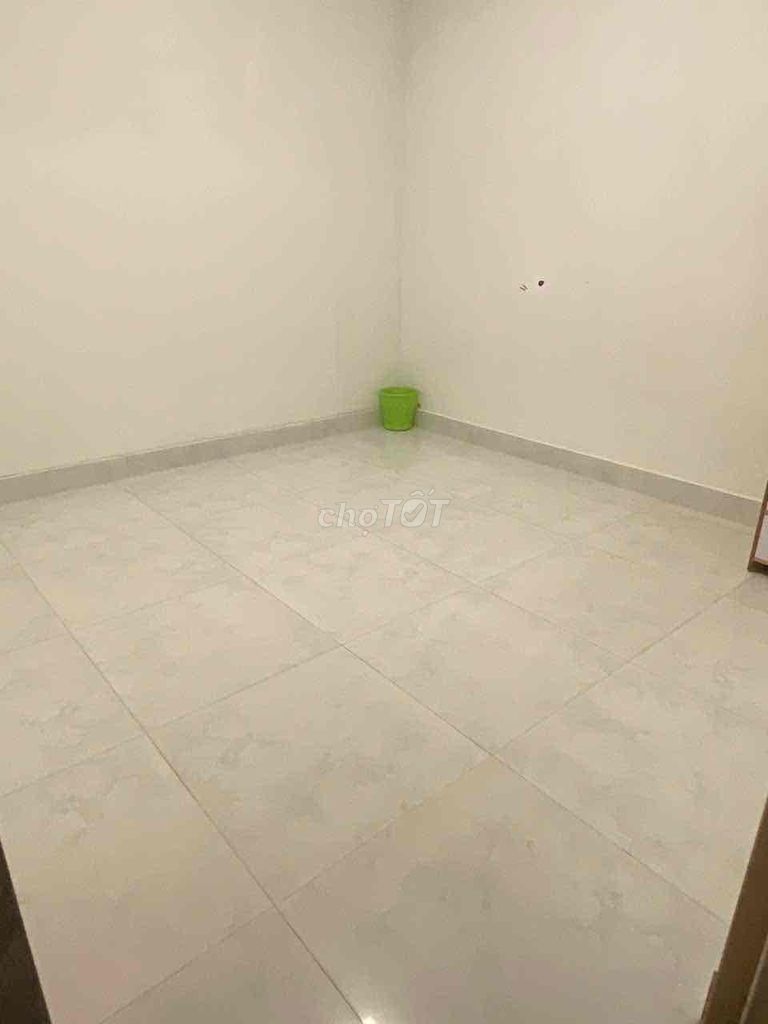 Rent the original 5*20 meters 12 million a month.