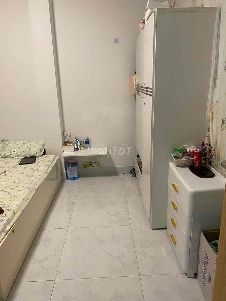 Rent the original 5*20 meters 12 million a month.