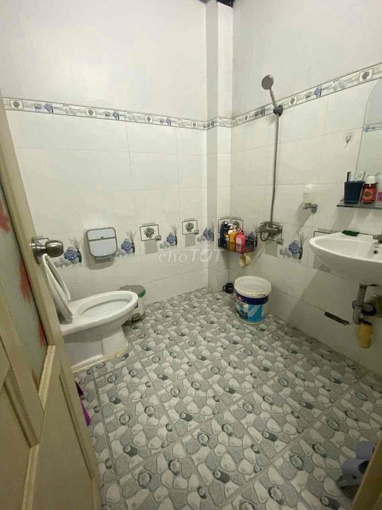 Rent the original 5*20 meters 12 million a month.