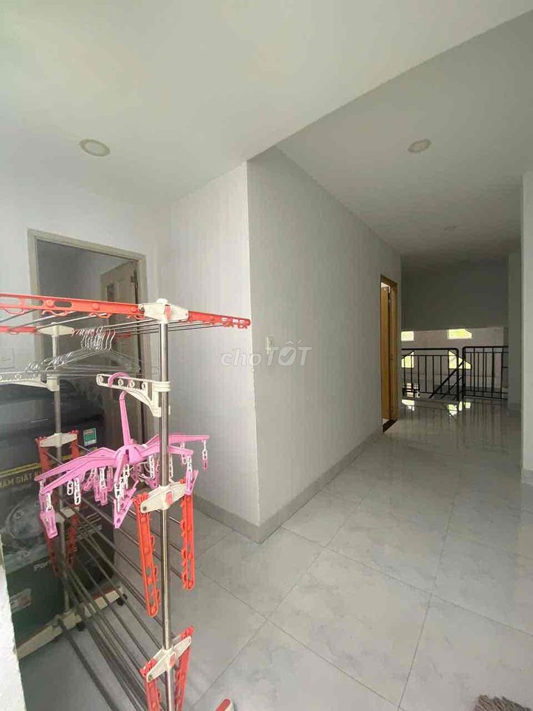 Rent the original 5*20 meters 12 million a month.