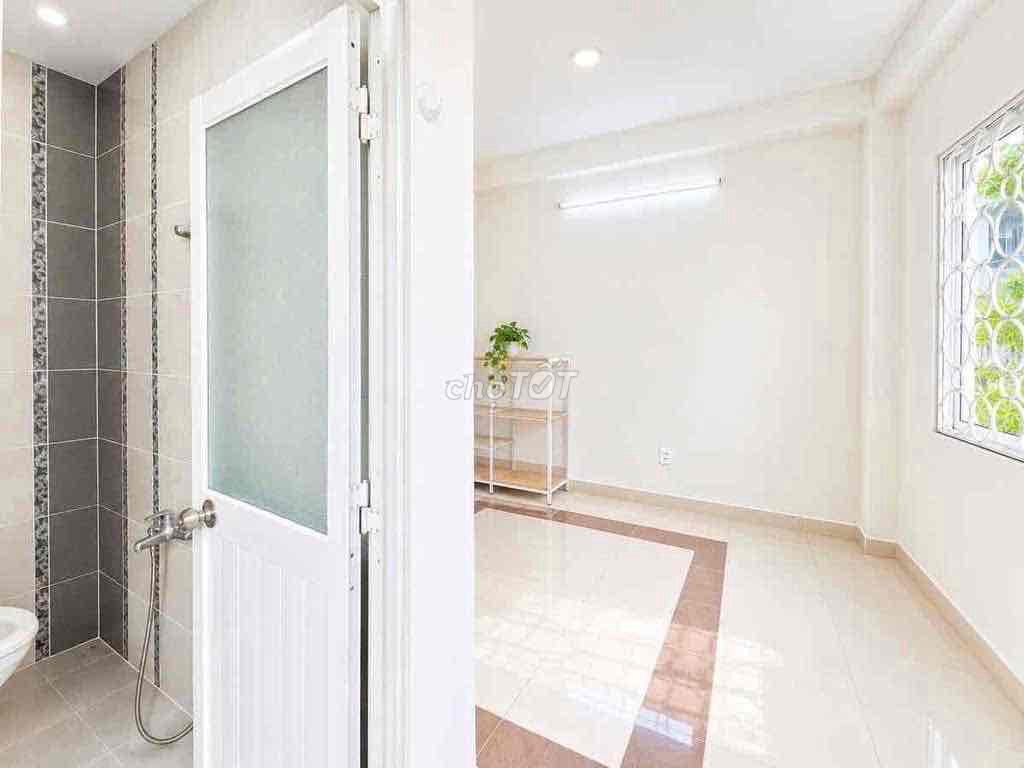 - Three bedrooms, four toilets - the corner of the F26.