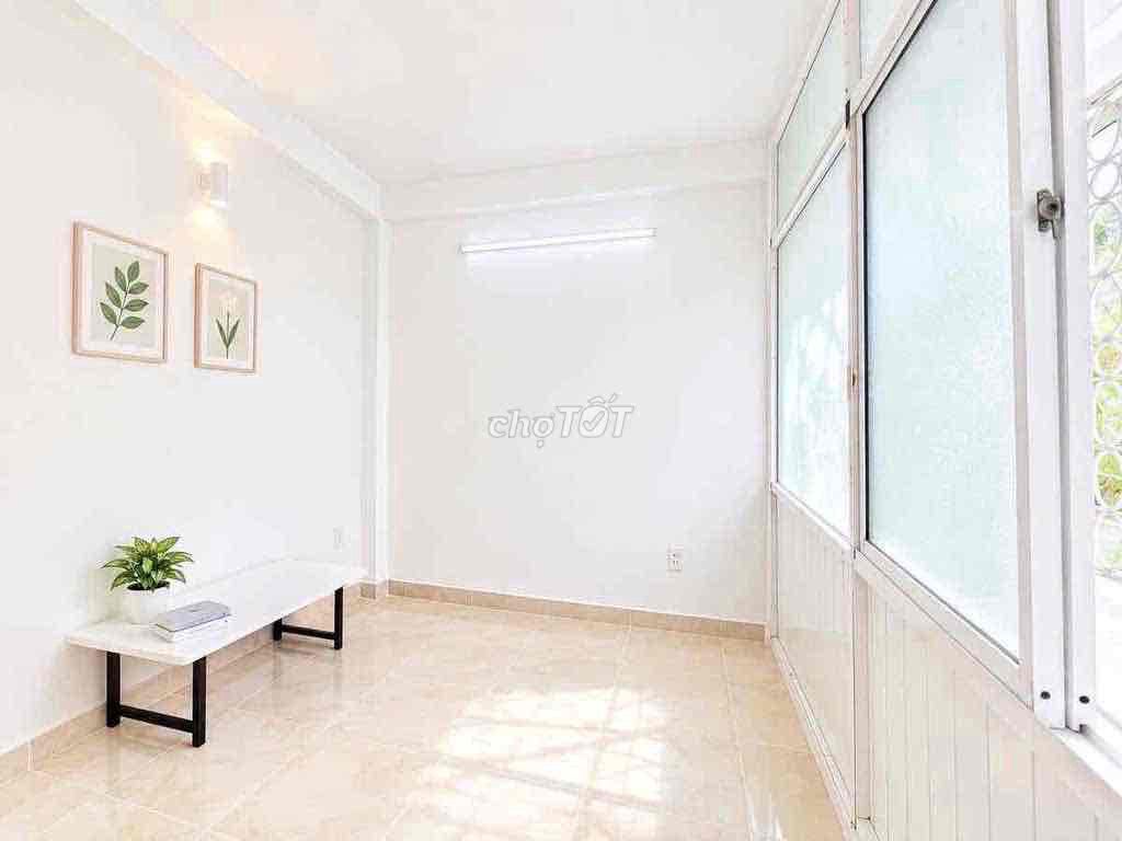 - Three bedrooms, four toilets - the corner of the F26.