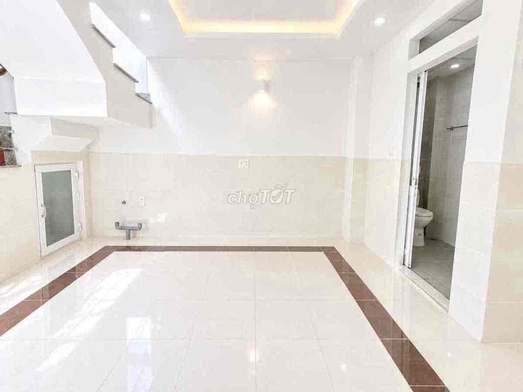 - Three bedrooms, four toilets - the corner of the F26.