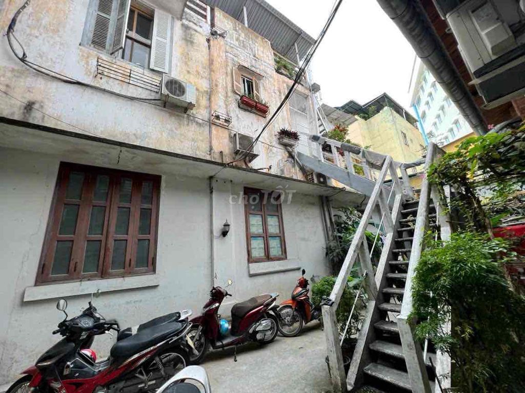 Rent building for vintage street, unique sg, 50 meters2