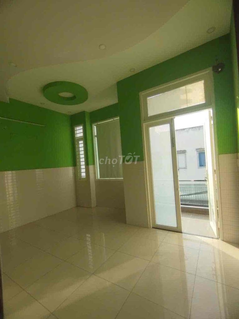 - State college. - 8 Linh Xuân.2th floor. 3 toilets.