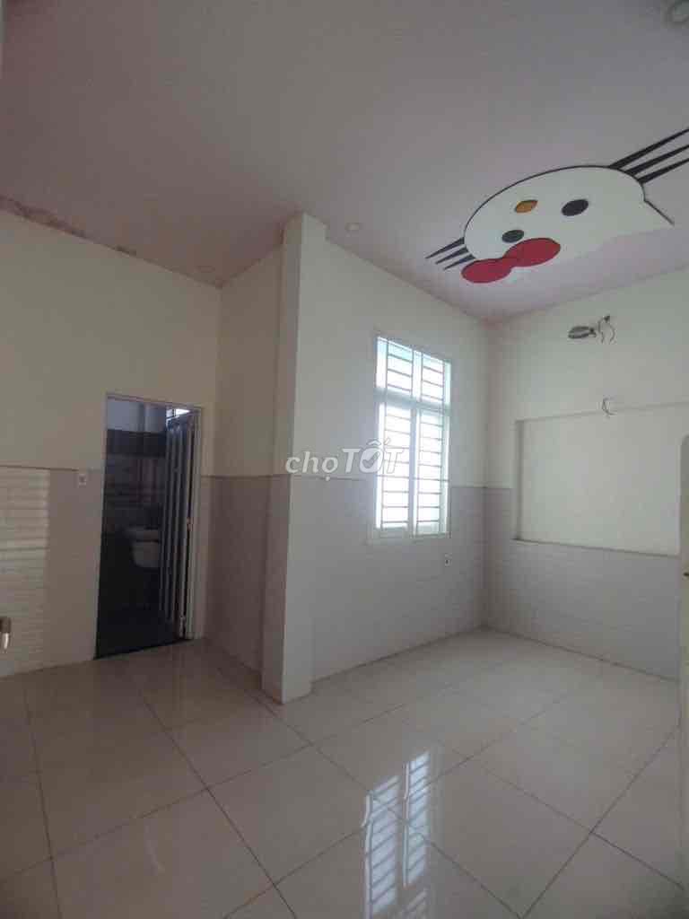 - State college. - 8 Linh Xuân.2th floor. 3 toilets.