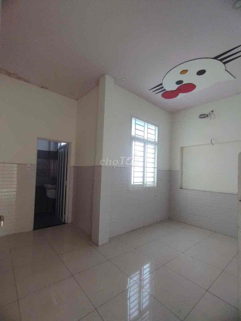 - State college. - 8 Linh Xuân.2th floor. 3 toilets.